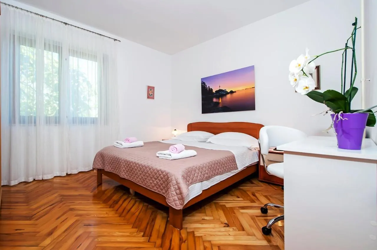 Apartments Casa Melita 罗维尼 克罗地亚